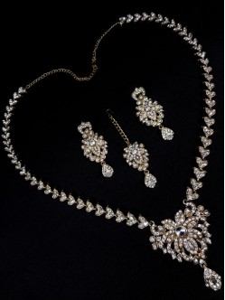 Stonestudded Jewelry Set